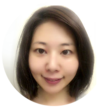 サロンでホワイトニングを体験した人の顔画像